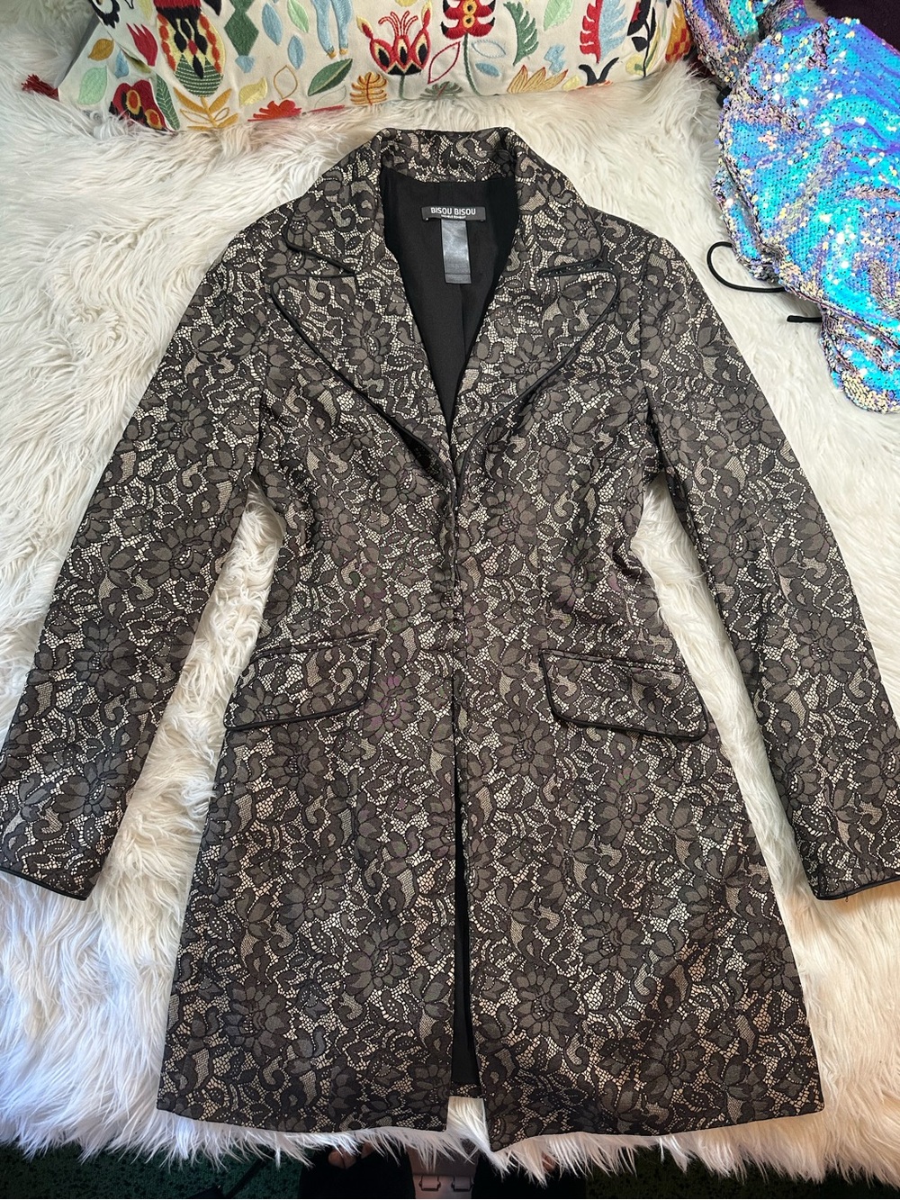 Bisou Bisou • Y2K Vintage Lace Long Line Tailored Jacket - Picture 4 of 16